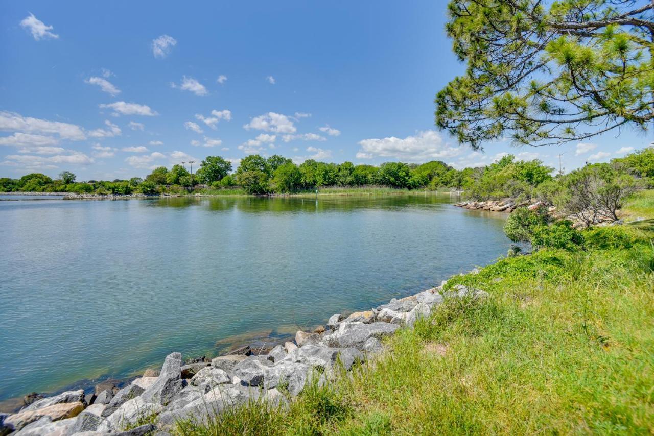 Charming Newport News Cottage Less Than 1 Mi To Ocean! Хамптън Екстериор снимка