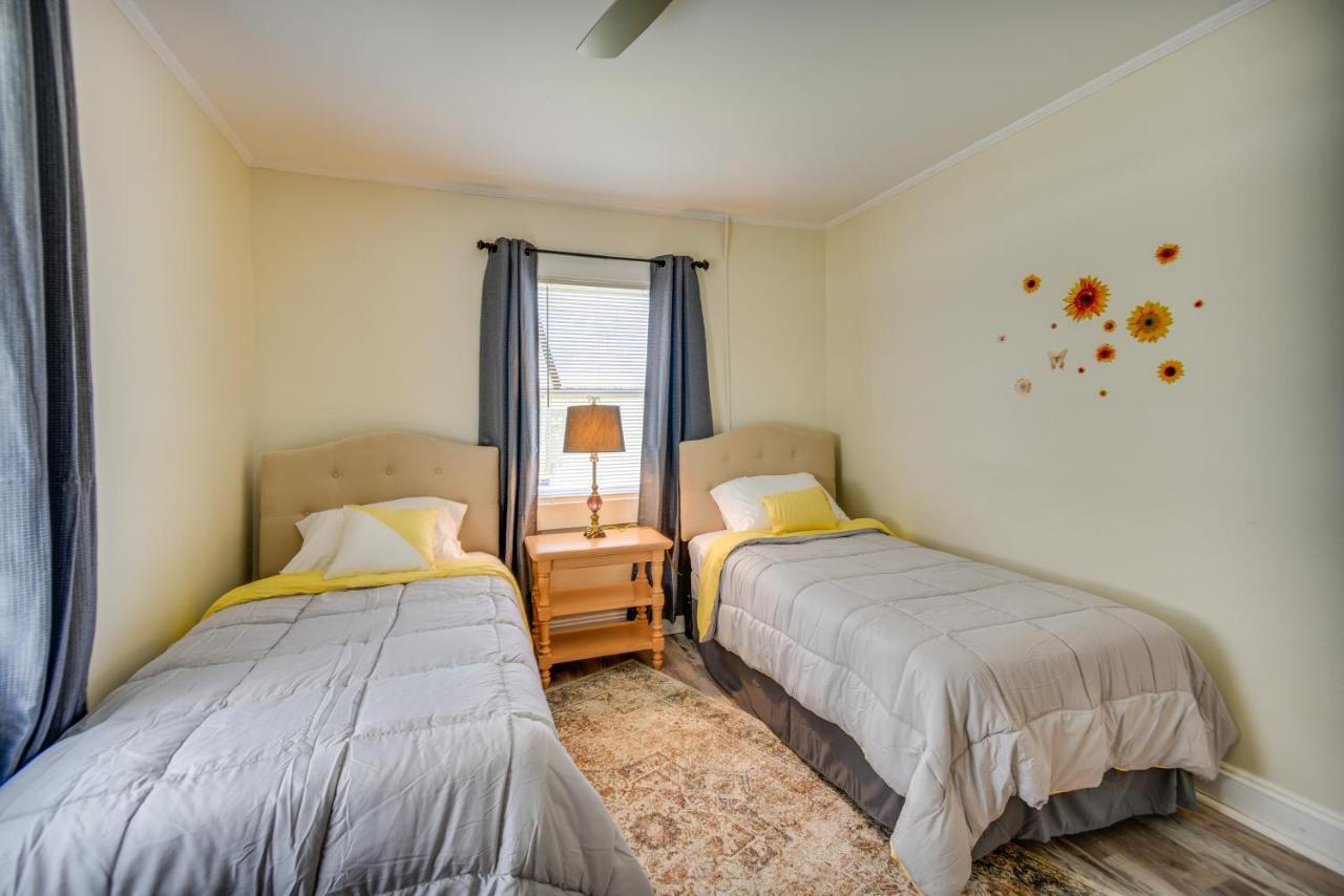 Charming Newport News Cottage Less Than 1 Mi To Ocean! Хамптън Екстериор снимка
