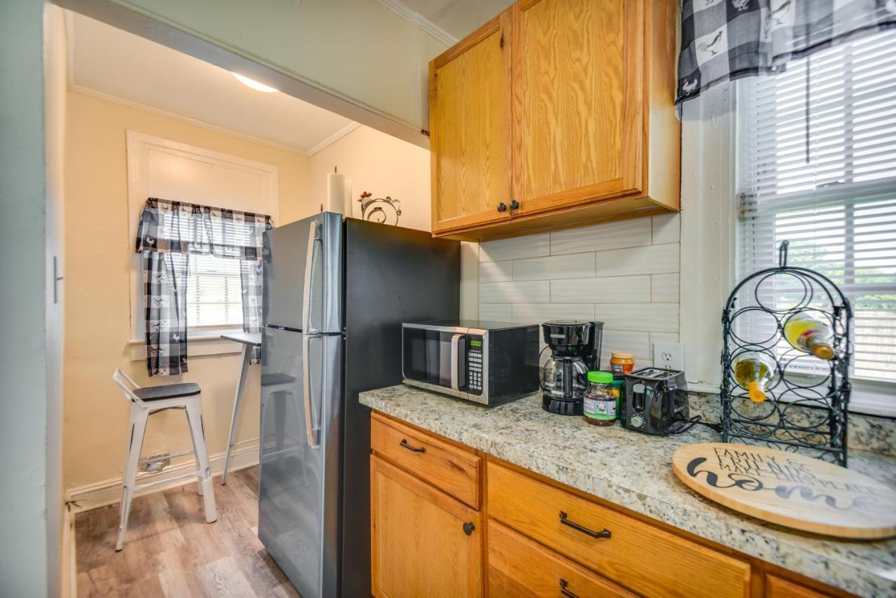 Charming Newport News Cottage Less Than 1 Mi To Ocean! Хамптън Екстериор снимка